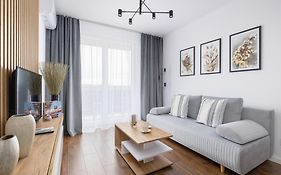 Near Expo Cracow Elegant Apartment By Noclegi Renters